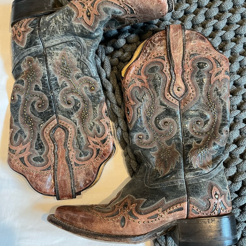 Beautiful cowgirl boots!